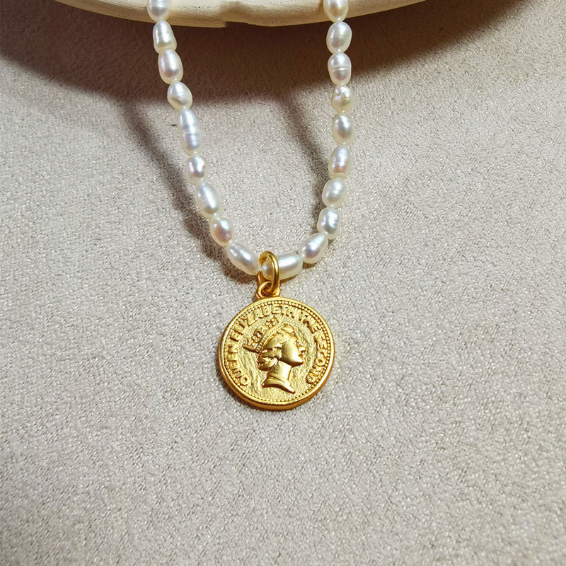 Fresh Water Pearl Queen Elizabeth Head Pendant Necklace for Gift