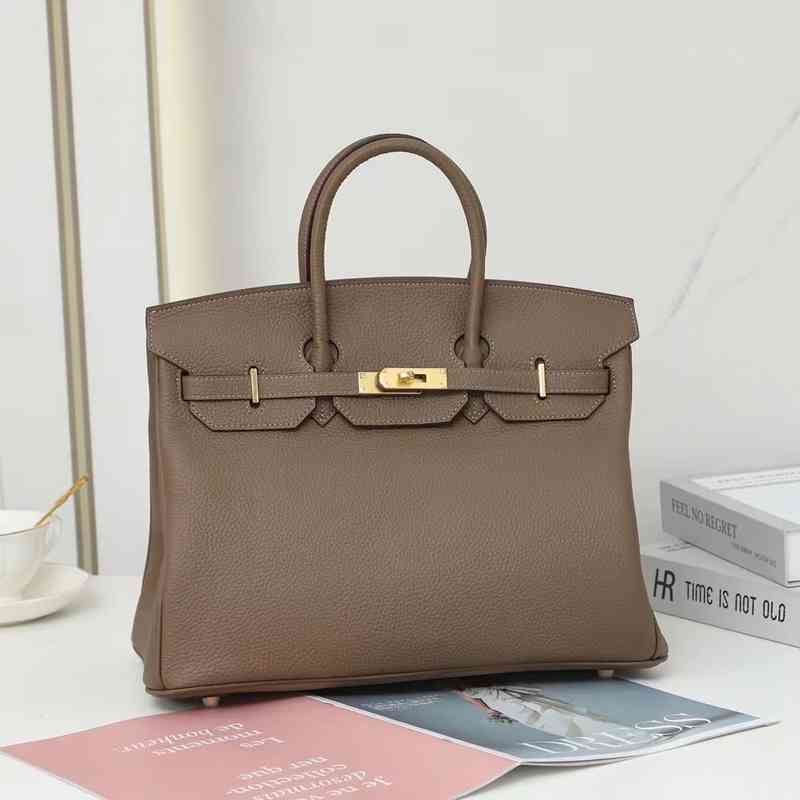 Herme Bags Birkins Women Handbags 2022 new H luxury leather womens 30 35 portable Togo large, Light elephant grey medium 30 gold
Herme Bags Birkins Women Handbags 2022 new H luxury leather womens 30 35 portable Togo large, Light elephant grey medium 30 gold