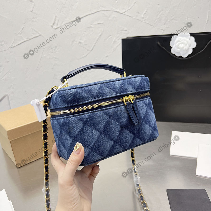Ladies Small Vanity Case Designer Bags Printed Denim Diamond Pattern Classic Handbags Gold-Tone Metal Leather Handle Tote Bags Zipper Quilted Crossbody Bag 18x12cm, Blue
Ladies Small Vanity Case Designer Bags Printed Denim Diamond Pattern Classic Handbags Gold-Tone Metal Leather Handle Tote Bags Zipper Quilted Crossbody Bag 18x12cm, Blue