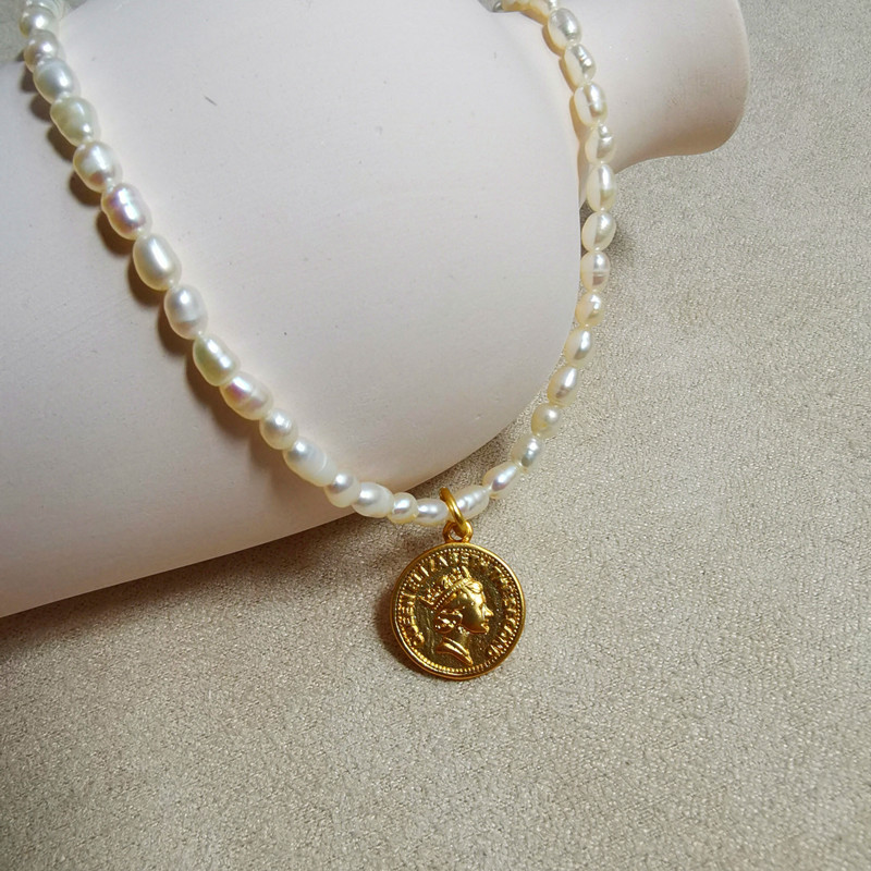 Fresh Water Pearl Queen Elizabeth Head Pendant Necklace for Gift