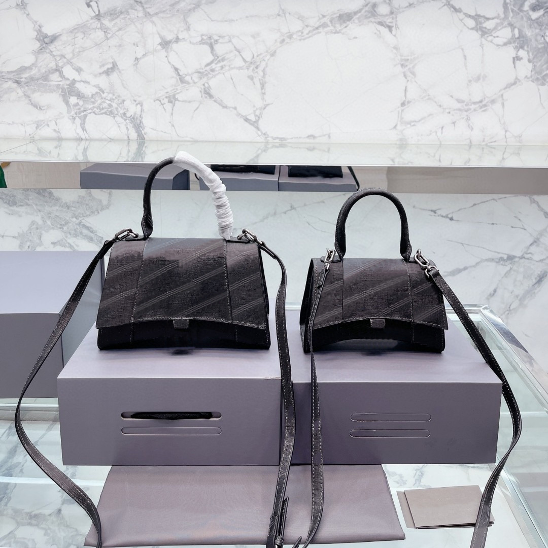 Woman Shoulder Bags Famous Designer Handbags luxury Women Fashion Cross Body Bag Detachable Chain Clutch Plain Totes Casual Perfect Purse 2 Size, Box
Woman Shoulder Bags Famous Designer Handbags luxury Women Fashion Cross Body Bag Detachable Chain Clutch Plain Totes Casual Perfect Purse 2 Size, Box