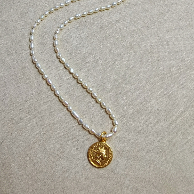 Fresh Water Pearl Queen Elizabeth Head Pendant Necklace for Gift
