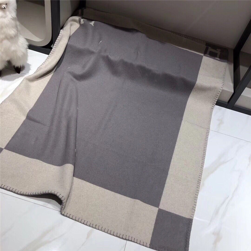 Letter Fashion Designer Cashmere Blanket Soft Wool Shawl Portable Warm Plaid Sofa Bed Fleece Knitting Blankets
Letter Fashion Designer Cashmere Blanket Soft Wool Shawl Portable Warm Plaid Sofa Bed Fleece Knitting Blankets