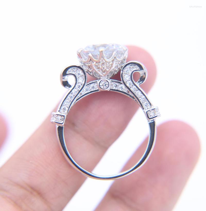 Cluster Rings 2022 Luxury Big Sparking Cubic Zirconia Stone Flower Shape Bling Wedding Engagement Women Ladies Ring Jewelry
Cluster Rings 2022 Luxury Big Sparking Cubic Zirconia Stone Flower Shape Bling Wedding Engagement Women Ladies Ring Jewelry