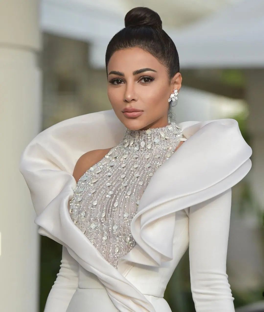 Long Sleeves Designer Evening Dresses Crystals Beaded Satin High Neck Sweep Train Side Split Ruffles Prom Gown Formal Wear Custom Made Vestidos 0220