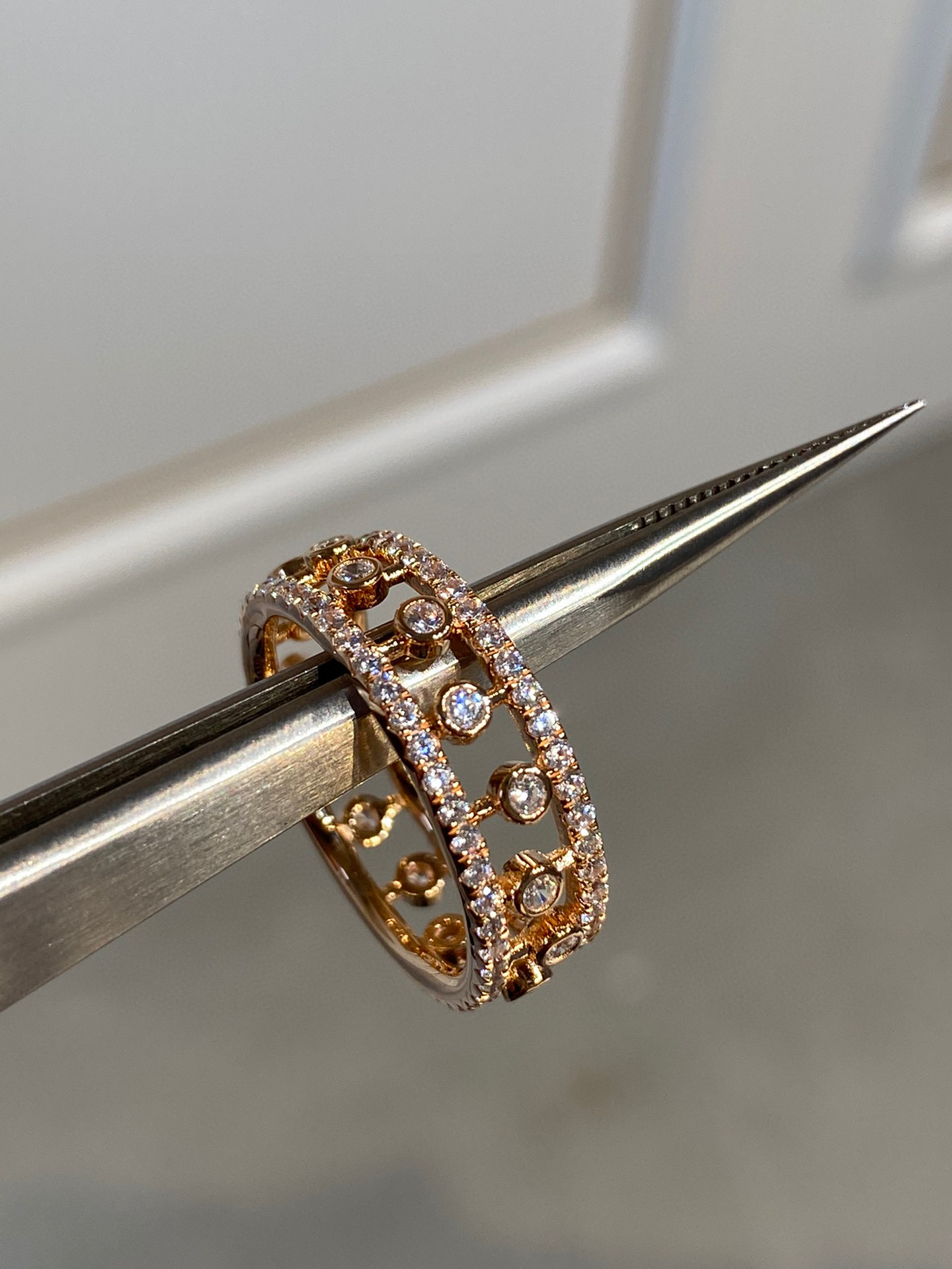 V gold material charm punk band ring with hollow design and diamond have stamp sparkly diamod PS7246A