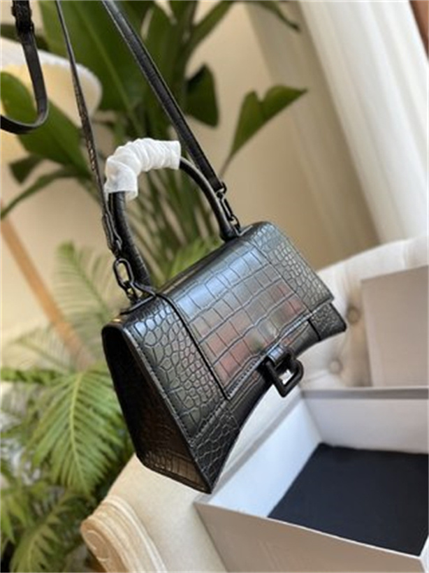 Evening Bags 2022 Designer Balencaigaity Handbag Fashion Bag Leather Shoulder Bag Messenger Handbag Wallet Backpack qqyy
Evening Bags 2022 Designer Balencaigaity Handbag Fashion Bag Leather Shoulder Bag Messenger Handbag Wallet Backpack qqyy
