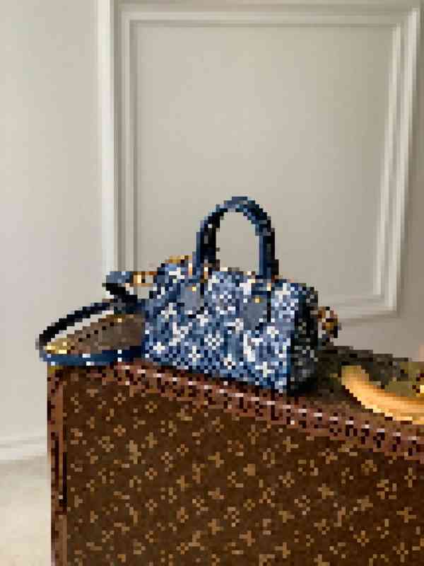 Shopping Bags Nano Speedy Denim Blue Denim Pillow Bag M81168 Luxury Brand Designer Women Tote Travel Bag Real Leather Handbags Shoulder Evening Bag, Picture show
Shopping Bags Nano Speedy Denim Blue Denim Pillow Bag M81168 Luxury Brand Designer Women Tote Travel Bag Real Leather Handbags Shoulder Evening Bag, Picture show