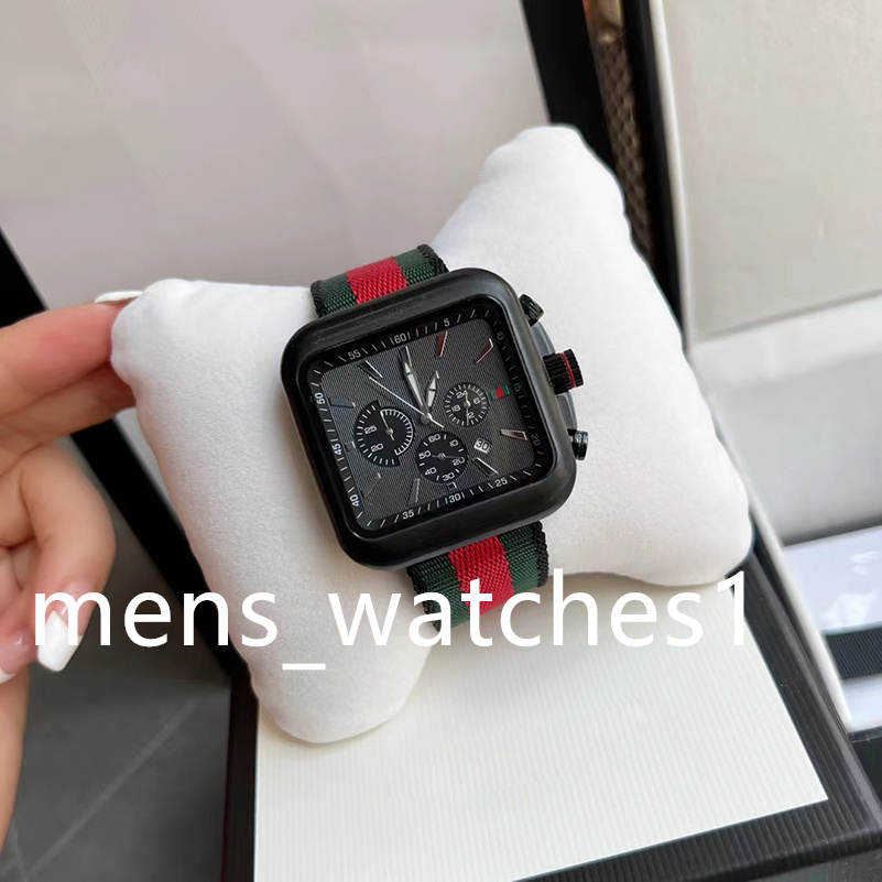 2022 new U1 Luxury Men's Watch Women's Watch Set Diamond Classic Digital Face, Spread connect
2022 new U1 Luxury Men's Watch Women's Watch Set Diamond Classic Digital Face, Spread connect