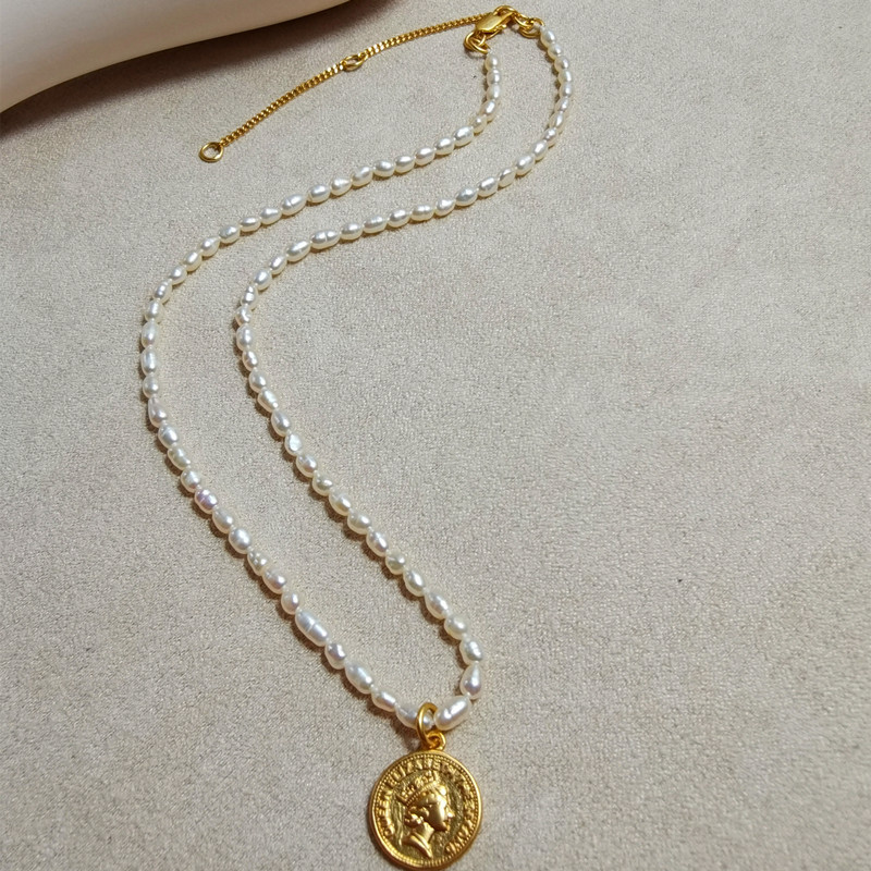 Fresh Water Pearl Queen Elizabeth Head Pendant Necklace for Gift