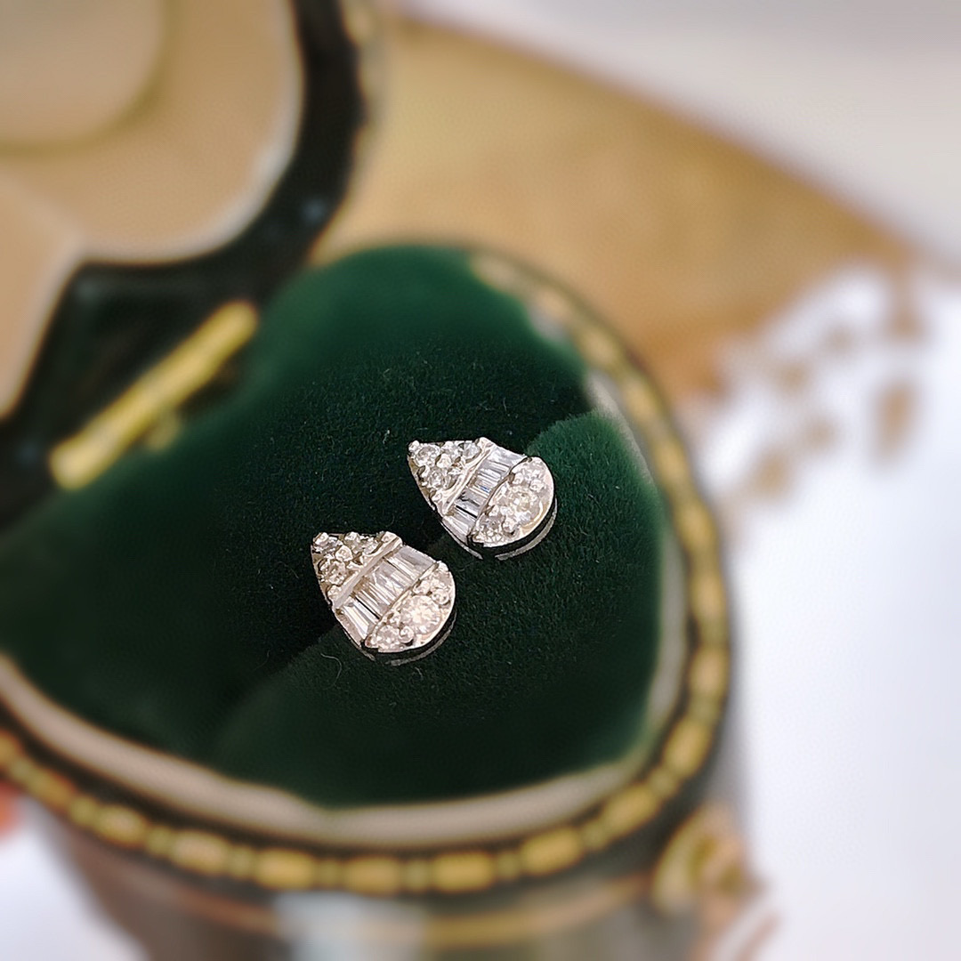 22091905 diamond earrings ear studs 0.2ct water drops square au750 white gold Women's Jewelry classic must have sale daily elegant
22091905 diamond earrings ear studs 0.2ct water drops square au750 white gold Women's Jewelry classic must have sale daily elegant