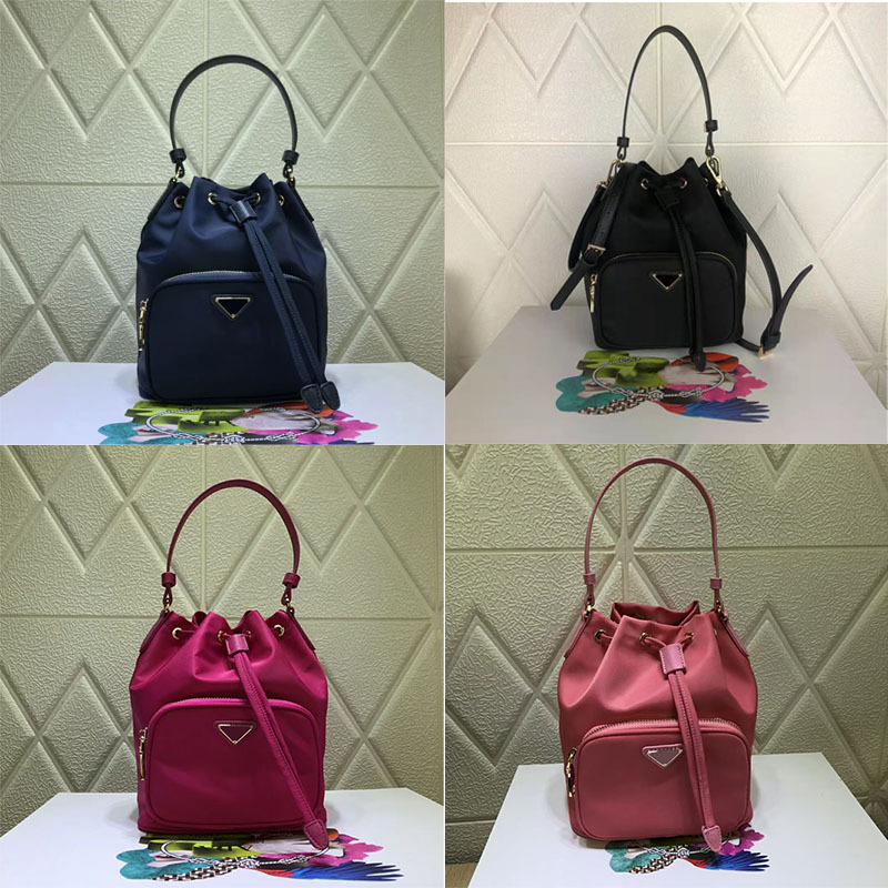 Designer P Bags 2022 Spring and Autumn Drawstring Bucket Bag Fashion One Shoulder Messenger Ladies Small Bag Wholesale
Designer P Bags 2022 Spring and Autumn Drawstring Bucket Bag Fashion One Shoulder Messenger Ladies Small Bag Wholesale