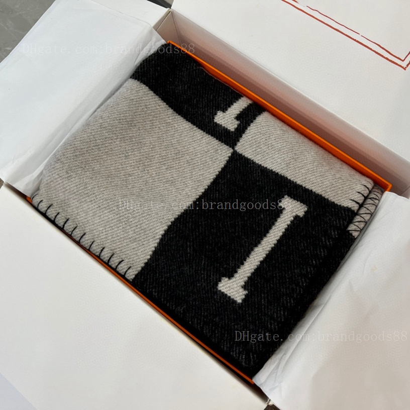 luxury Scarves Classic letters Blanket Shawls Designer Blankets Wool Shawl Air Quilt Soft Wool Scarf Portable Home Travel Outdoor Warm Sofa wraps Wholesale
luxury Scarves Classic letters Blanket Shawls Designer Blankets Wool Shawl Air Quilt Soft Wool Scarf Portable Home Travel Outdoor Warm Sofa wraps Wholesale