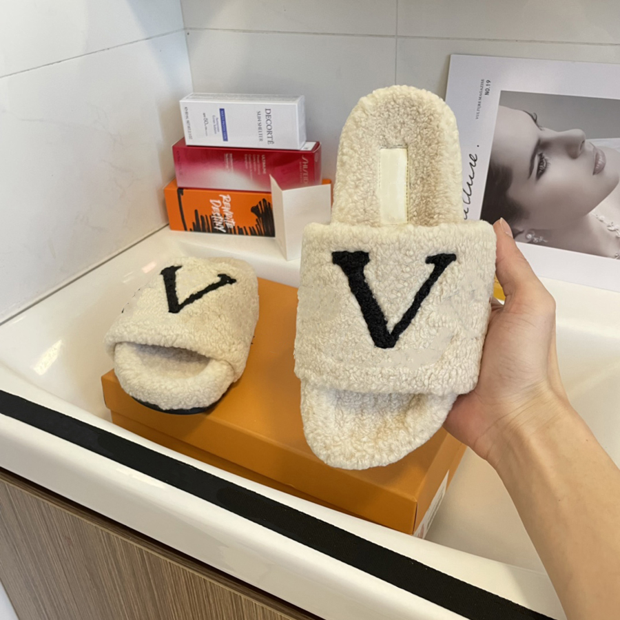 Fashion women wool sandals selling Slippers Woman Slipper Shoes Autumn Winter slides Sandal, Box
Fashion women wool sandals selling Slippers Woman Slipper Shoes Autumn Winter slides Sandal, Box