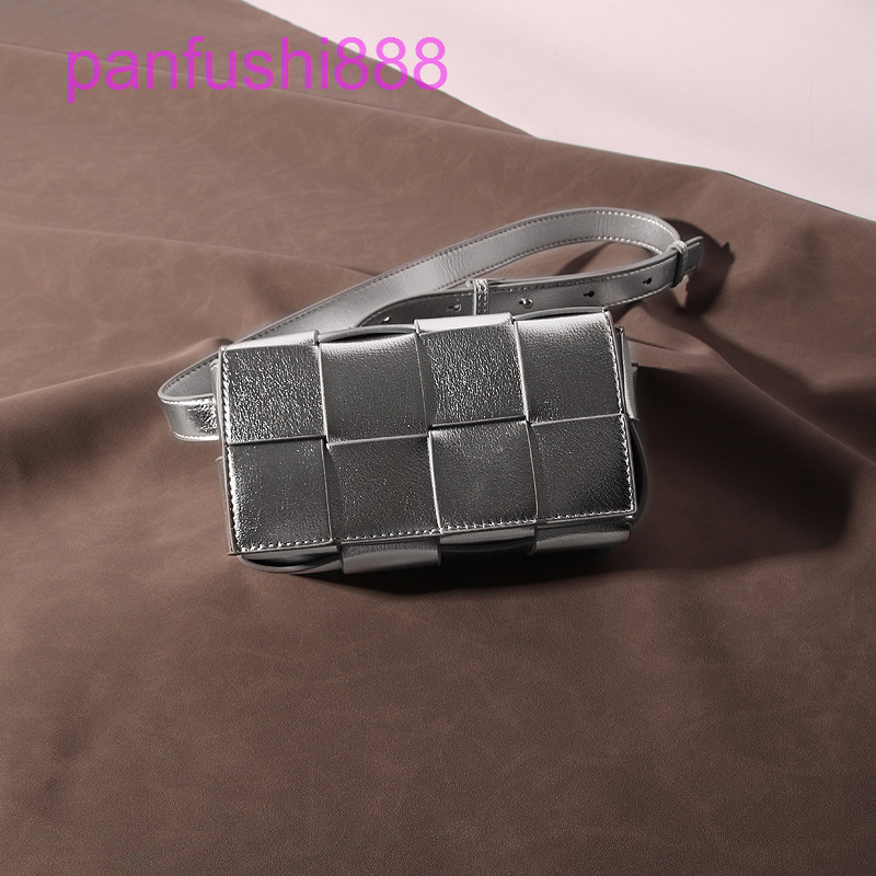 Classic Bottegas Brick Venetas Cassette shoulder bag Outlet Silver waist light luxury high sense cassette wove have logo
Classic Bottegas Brick Venetas Cassette shoulder bag Outlet Silver waist light luxury high sense cassette wove have logo