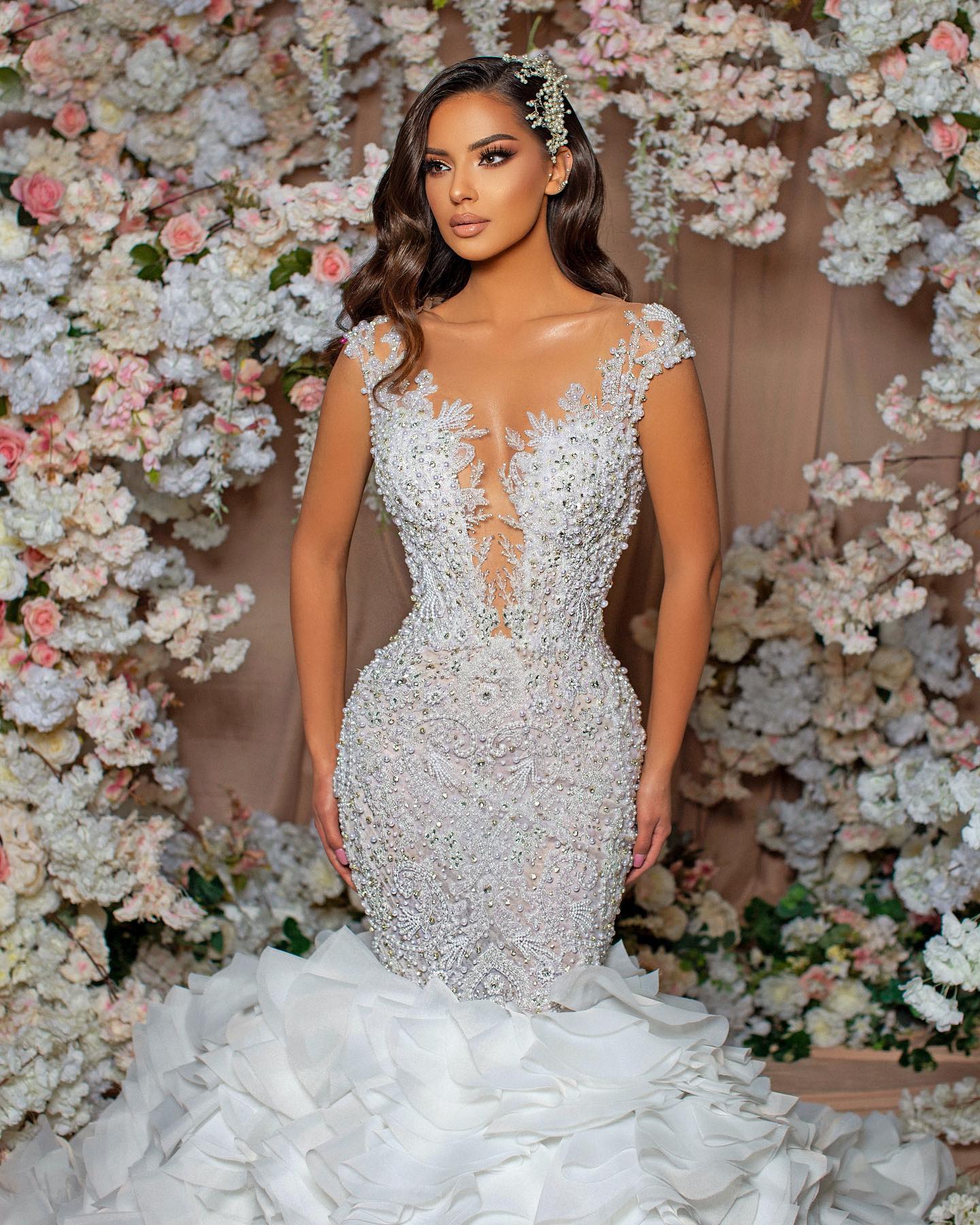 Gorgeous Mermaid Wedding Dress Jewel Neck Lace Appliqued Beading Sequined Long Bridal Gowns Cascading Ruffles robes de mariee