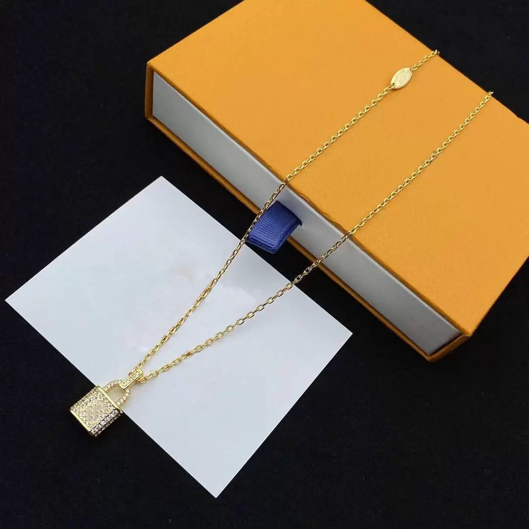 Fashion designer Selling Chain Necklaces Lock Shape Products Long Style luxury jewelry Selection Necklace for Couple Accessories with box
Fashion designer Selling Chain Necklaces Lock Shape Products Long Style luxury jewelry Selection Necklace for Couple Accessories with box