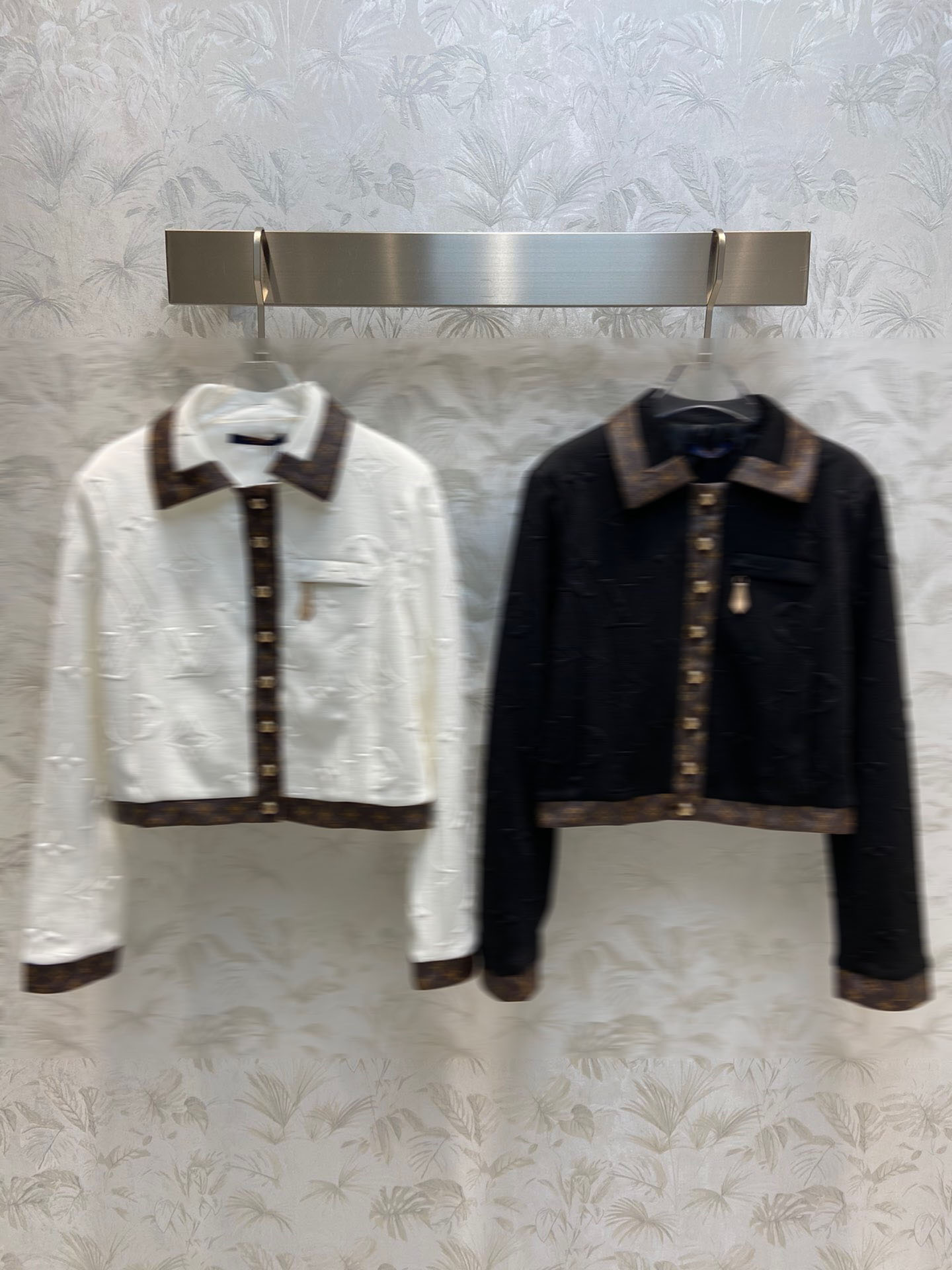 2022 New Winter Fashion Women Lapel Pattern Jacket Women Long Sleeve Single Breasted Short Design Coat, White
2022 New Winter Fashion Women Lapel Pattern Jacket Women Long Sleeve Single Breasted Short Design Coat, White