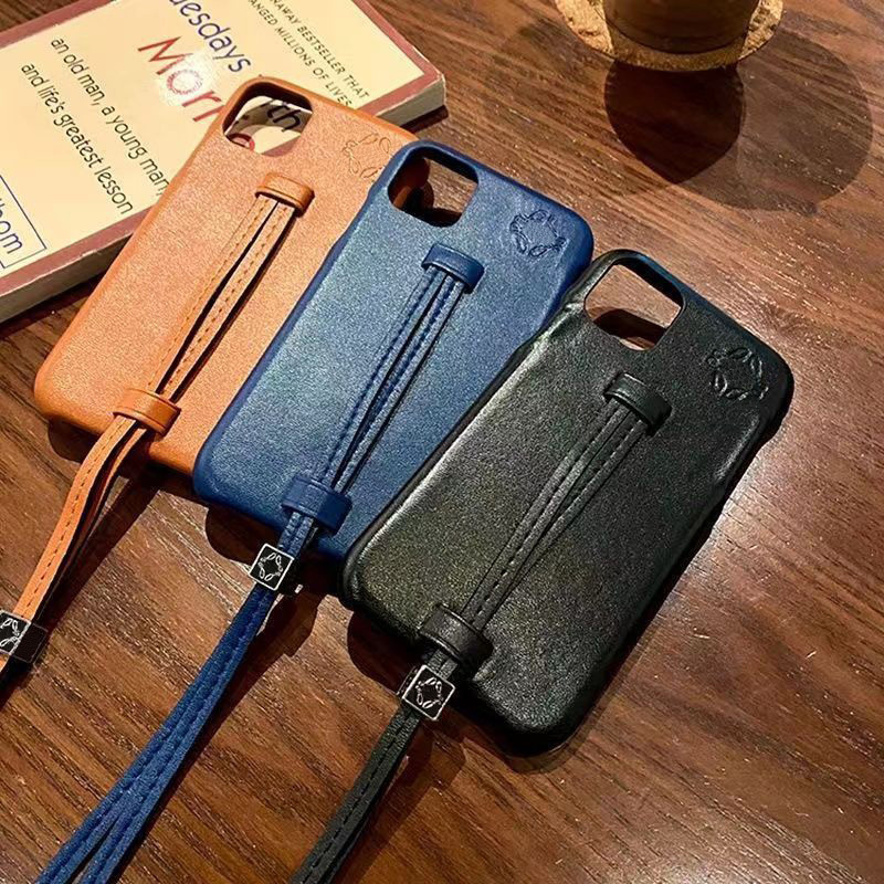 Fashion Leather Designers Iphone Cases Wrist Strap Phone Cases For Iphone 14 Promax 14 Pro 14 13pro 12 11 Pro Cellphone Protect Case, Black
Fashion Leather Designers Iphone Cases Wrist Strap Phone Cases For Iphone 14 Promax 14 Pro 14 13pro 12 11 Pro Cellphone Protect Case, Black