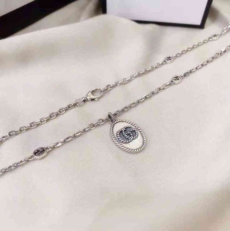 Pendant Necklaces S925 Silver Twist disc clasp necklace for lovers exclusive Design jewel
Pendant Necklaces S925 Silver Twist disc clasp necklace for lovers exclusive Design jewel