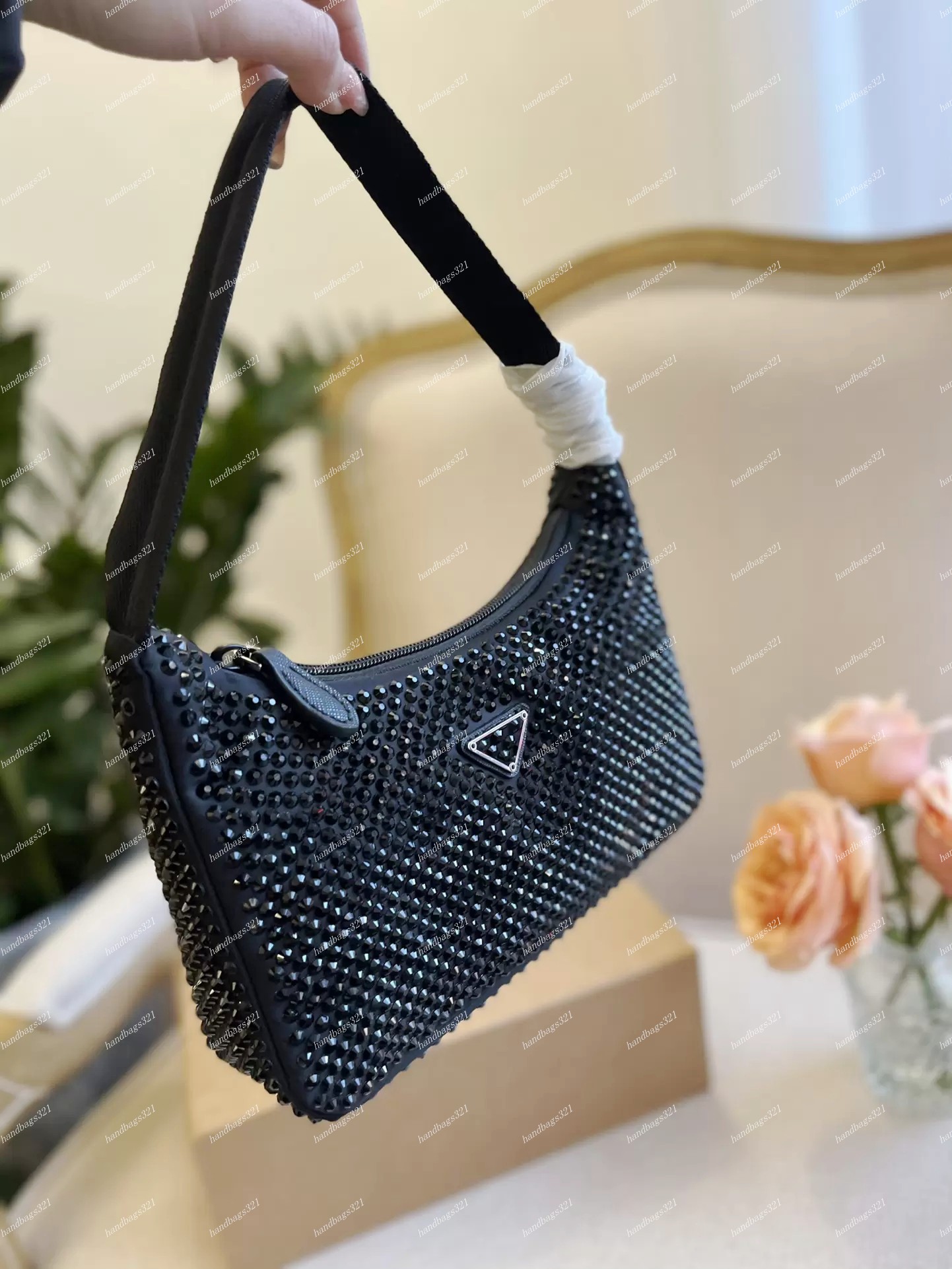 2005 Nylon Designers Bags Womens Diamond handbags Diamonds handbag Canvas bag Hobo shoulder for women Chest pack fashion Tote, 6#
2005 Nylon Designers Bags Womens Diamond handbags Diamonds handbag Canvas bag Hobo shoulder for women Chest pack fashion Tote, 6#