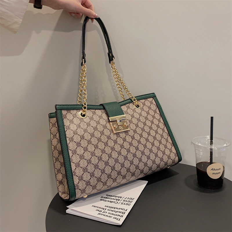 Wholesale factory ladies shoulder bags 2 styles classic printed chain bag street trend contrast leather handbag simple Joker fashion backpack, Coffee2-jvz-6272
Wholesale factory ladies shoulder bags 2 styles classic printed chain bag street trend contrast leather handbag simple Joker fashion backpack, Coffee2-jvz-6272