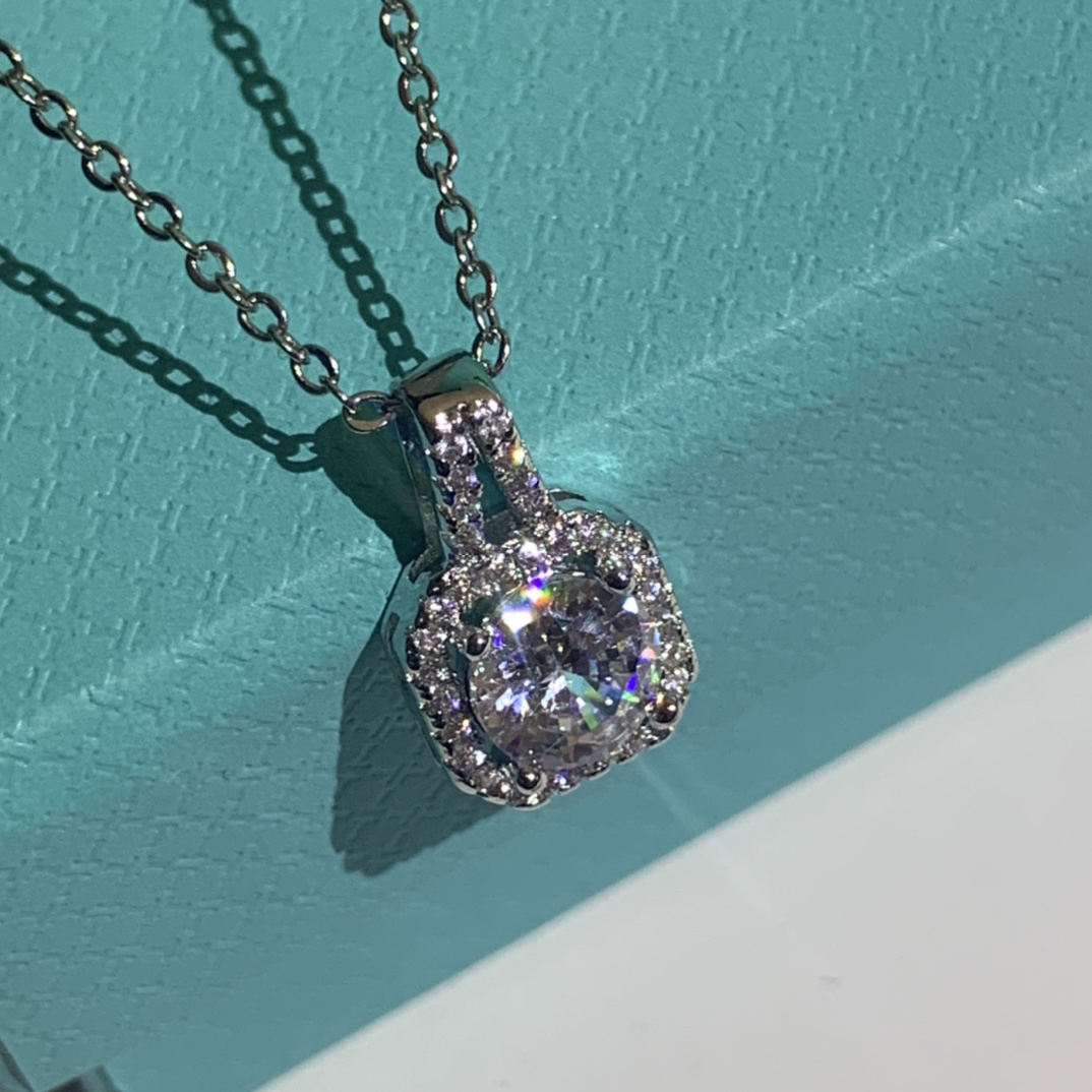 Luxurys designers Pendant Necklaces designer Necklaces luxury Jewelry Couple style For Women Wedding Accessories good
Luxurys designers Pendant Necklaces designer Necklaces luxury Jewelry Couple style For Women Wedding Accessories good
