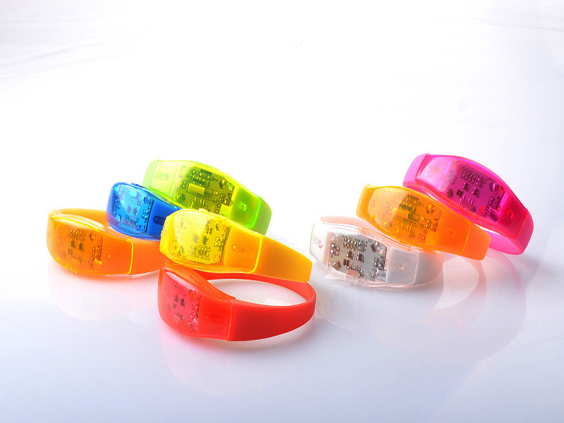 Music Activated Sound Control Led Flashing Bracelet Light Up Bangle Wristband Club Party Bar Cheer Luminous Hand Ring Glow Stick Night Light
Music Activated Sound Control Led Flashing Bracelet Light Up Bangle Wristband Club Party Bar Cheer Luminous Hand Ring Glow Stick Night Light