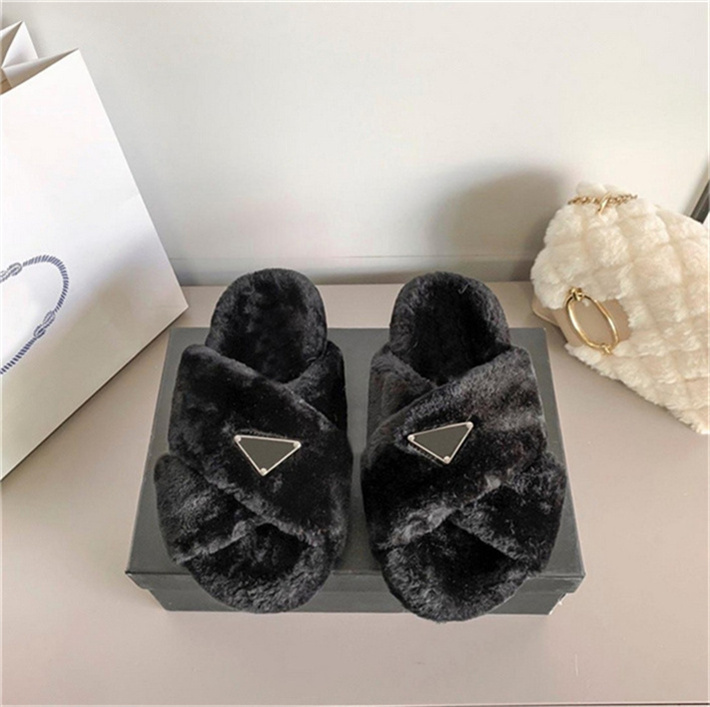Designer Women Fur Slippers Warm Winter Wool Slipper Overlapping House Outside Show Style Splicing Autumn Slides Ladies Hollow Sandals Mid sole Thick Bottom Eu35-40, # 1
Designer Women Fur Slippers Warm Winter Wool Slipper Overlapping House Outside Show Style Splicing Autumn Slides Ladies Hollow Sandals Mid sole Thick Bottom Eu35-40, # 1