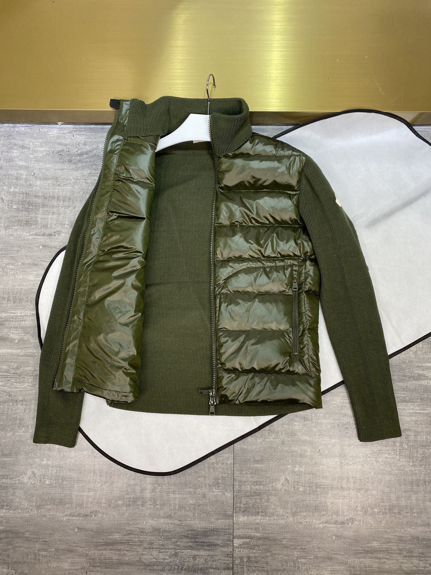 Monclair D Pocket Double Zip Knit mens jacket France Luxury Brand coat spring and autumn monclairs jackets Size M--XL, Sold out
Monclair D Pocket Double Zip Knit mens jacket France Luxury Brand coat spring and autumn monclairs jackets Size M--XL, Sold out