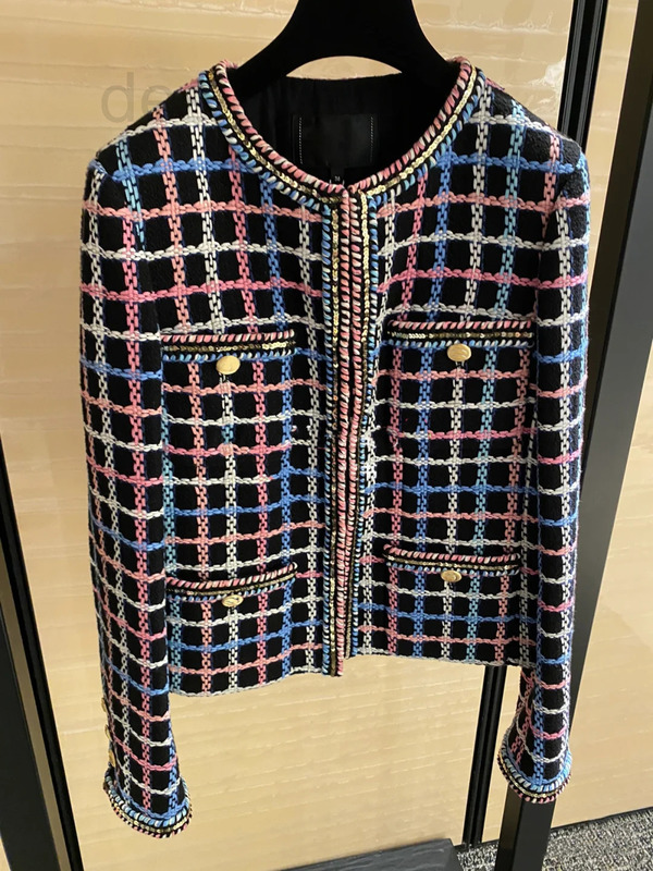 Women' Jackets designer The right version 2022 color suede woven square checkered wool blended long sleeve coat 9411 LR68, 2# packing bag
Women' Jackets designer The right version 2022 color suede woven square checkered wool blended long sleeve coat 9411 LR68, 2# packing bag