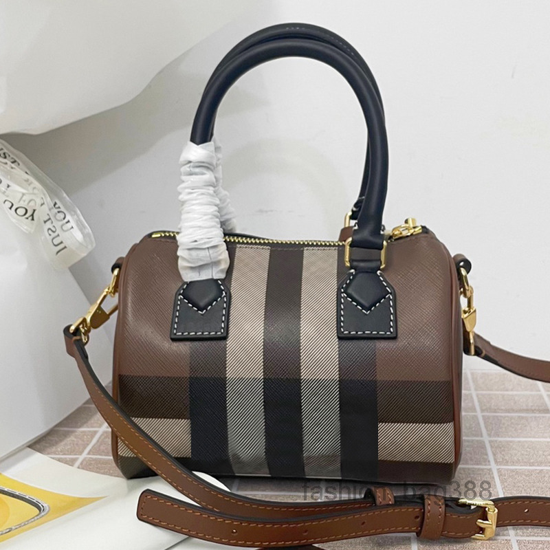 Classic Stripes Shoulder Bag Cross Body Bags Tote Women England Style Handbags Purses High Quality Leather Zipper Closure Totes Purse Removable Strap
Classic Stripes Shoulder Bag Cross Body Bags Tote Women England Style Handbags Purses High Quality Leather Zipper Closure Totes Purse Removable Strap