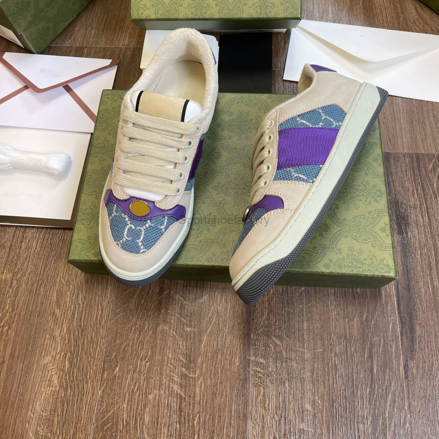 Screener Sneaker Women Men Designer Shoes beige Butter Dirty leather running vintage Red and Green guccie Web stripe Bi-color rubber sole Classic, Color3
Screener Sneaker Women Men Designer Shoes beige Butter Dirty leather running vintage Red and Green guccie Web stripe Bi-color rubber sole Classic, Color3