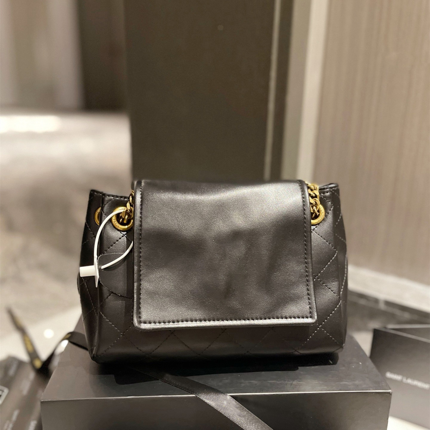 Designer Women Mini Nolina Shoulder Bag Luxurys Monograms nolita Bags Brand Quilted Leather Flap Handbags Lady Double Chain Straps Shopping crossbody Handbag, I need see other product
Designer Women Mini Nolina Shoulder Bag Luxurys Monograms nolita Bags Brand Quilted Leather Flap Handbags Lady Double Chain Straps Shopping crossbody Handbag, I need see other product