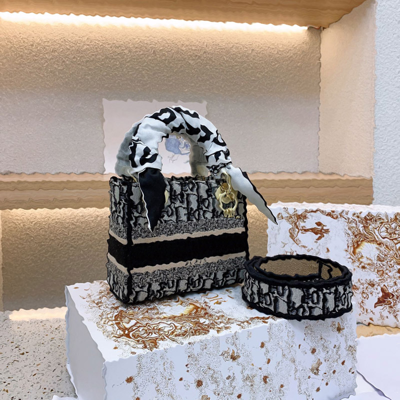 Designer Bags Tote Bag Luxury Handbags Embroidery MINI Shoulder Bag Brand Cross Body Wallet Women Crossbody Clutch Canvas Letter Purses, Color 04
Designer Bags Tote Bag Luxury Handbags Embroidery MINI Shoulder Bag Brand Cross Body Wallet Women Crossbody Clutch Canvas Letter Purses, Color 04