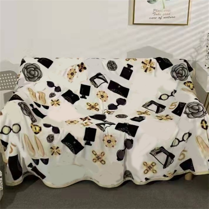 Classic Brand Designer Blanket Letter C Printed Coral Fleece Blanket Home Bed Sofa Car Throw Blankets Shawl Towel Winter Autumn Bedroom Supplies 48
Classic Brand Designer Blanket Letter C Printed Coral Fleece Blanket Home Bed Sofa Car Throw Blankets Shawl Towel Winter Autumn Bedroom Supplies 48