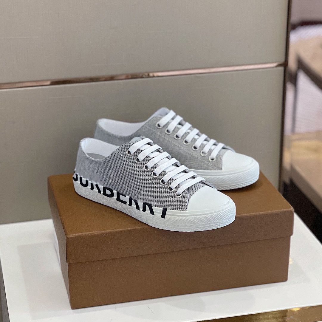 European Brand Plaid Casual Shoes Flat Outdoor Striped Retro Sneakers Thick Sole Season Tone Brand Classic Men's Shoes
European Brand Plaid Casual Shoes Flat Outdoor Striped Retro Sneakers Thick Sole Season Tone Brand Classic Men's Shoes