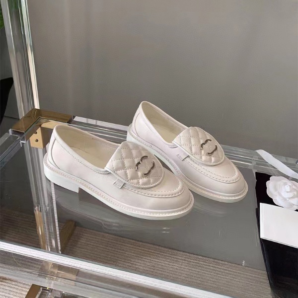 Designer Shoes Rhombus Loafers Spring Autumn New British Style Metal Buckle Small Leather Shoe Flat Heel Slim Womens Shoes