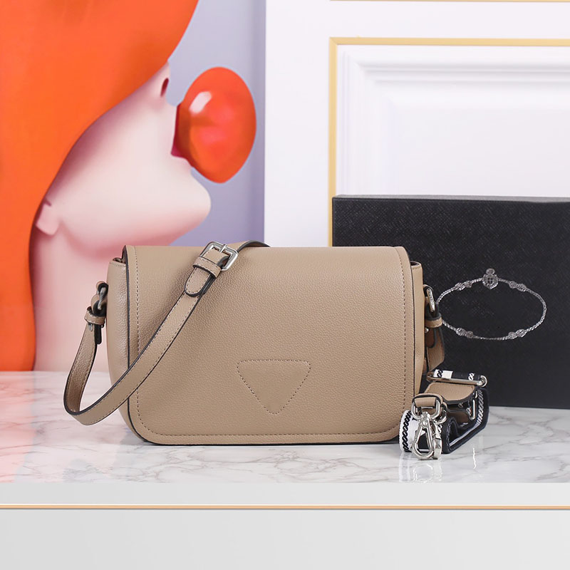 Woman Crossbody Messenger Bag Soft Man Handbags Women Flap Shoulder Bags Small Purse Quality Cowhide Genuine Leather 2 Straps Silver Hardware Lady Hand Bags Pouch
Woman Crossbody Messenger Bag Soft Man Handbags Women Flap Shoulder Bags Small Purse Quality Cowhide Genuine Leather 2 Straps Silver Hardware Lady Hand Bags Pouch
