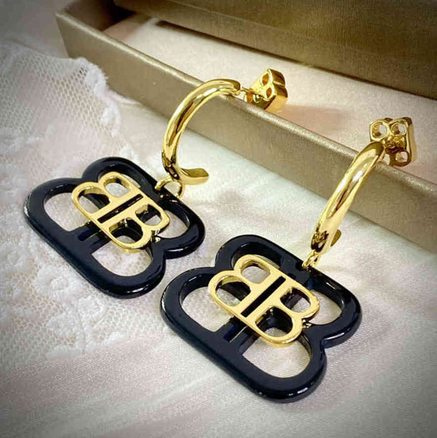 Stud design Earrings new exaggerated personality gold contrast color sense 925 silver needle
Stud design Earrings new exaggerated personality gold contrast color sense 925 silver needle