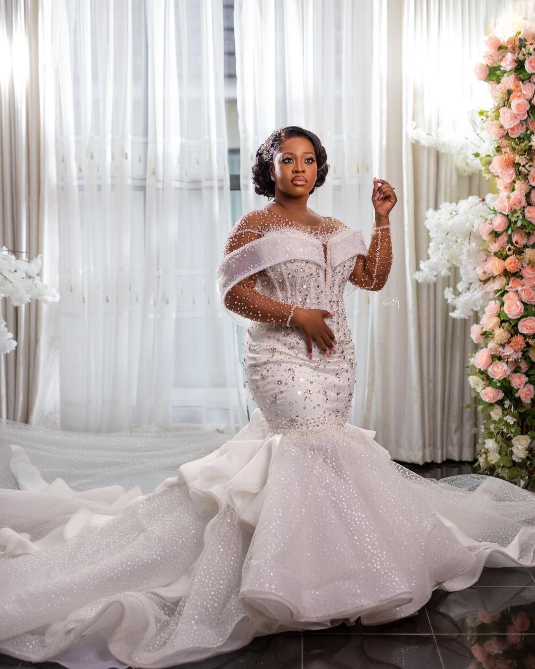 2024 Arabic Aso Ebi Mermaid Wedding Dresses Sparkly Crystals Beaded Sheer Neck Bridal Gowns Dress ZJ536