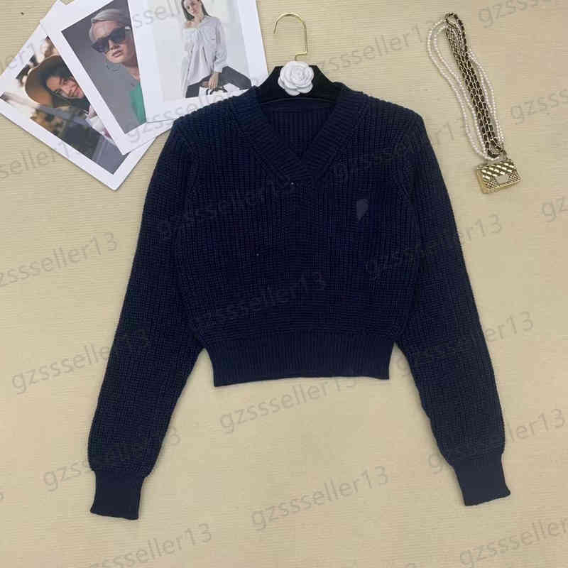 Designer Womens Sweater Jumper Fashion Letter Logo On Chest Tops Knitwear Autumn V-Neck Pullover Long Sleeve Women Sweaters 2 Colors 0912
Designer Womens Sweater Jumper Fashion Letter Logo On Chest Tops Knitwear Autumn V-Neck Pullover Long Sleeve Women Sweaters 2 Colors 0912