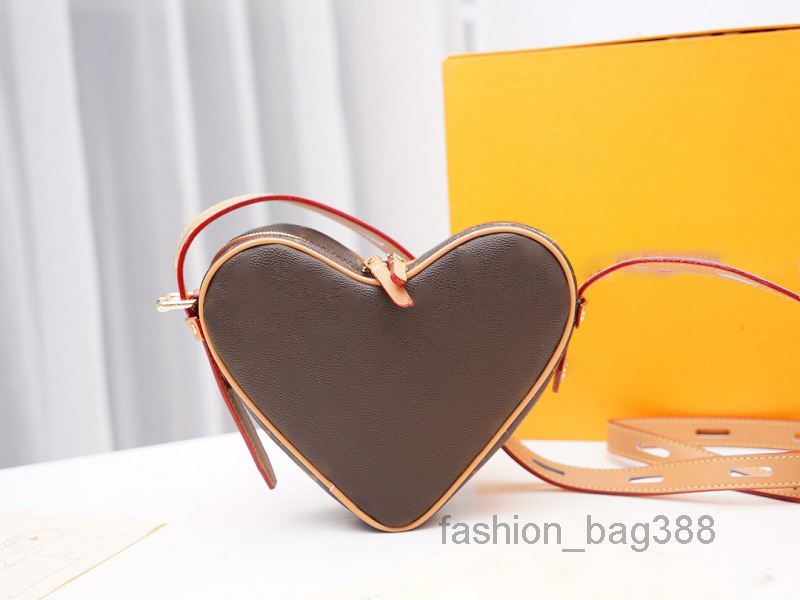 top quality ladies leather handbag fashion ladies handbags bag heart style fashion crossbody women bag purse 2022
top quality ladies leather handbag fashion ladies handbags bag heart style fashion crossbody women bag purse 2022