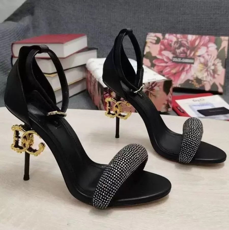 Women Sandals Shoes Gladiator Elegant Summer Brands Keira Polished Calfskin Baroquel Heels Lady Pop Heel Gold-Plated Carbon Lady Dress Party
Women Sandals Shoes Gladiator Elegant Summer Brands Keira Polished Calfskin Baroquel Heels Lady Pop Heel Gold-Plated Carbon Lady Dress Party