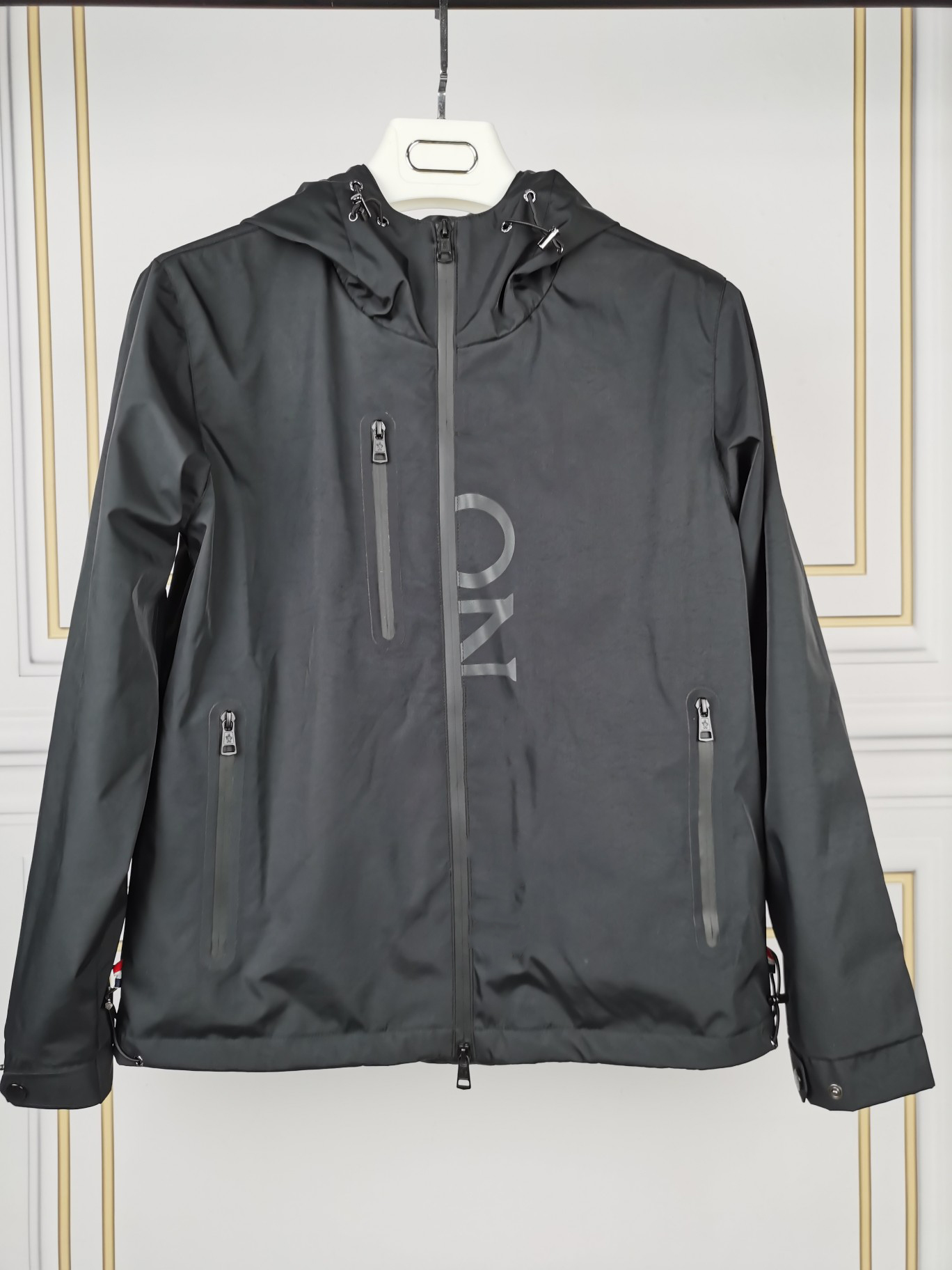 2021 Franch luxury brand windbreaker mens hooded jacket Lightweight sun protection clothing spring and summer jackets, Sold out
2021 Franch luxury brand windbreaker mens hooded jacket Lightweight sun protection clothing spring and summer jackets, Sold out