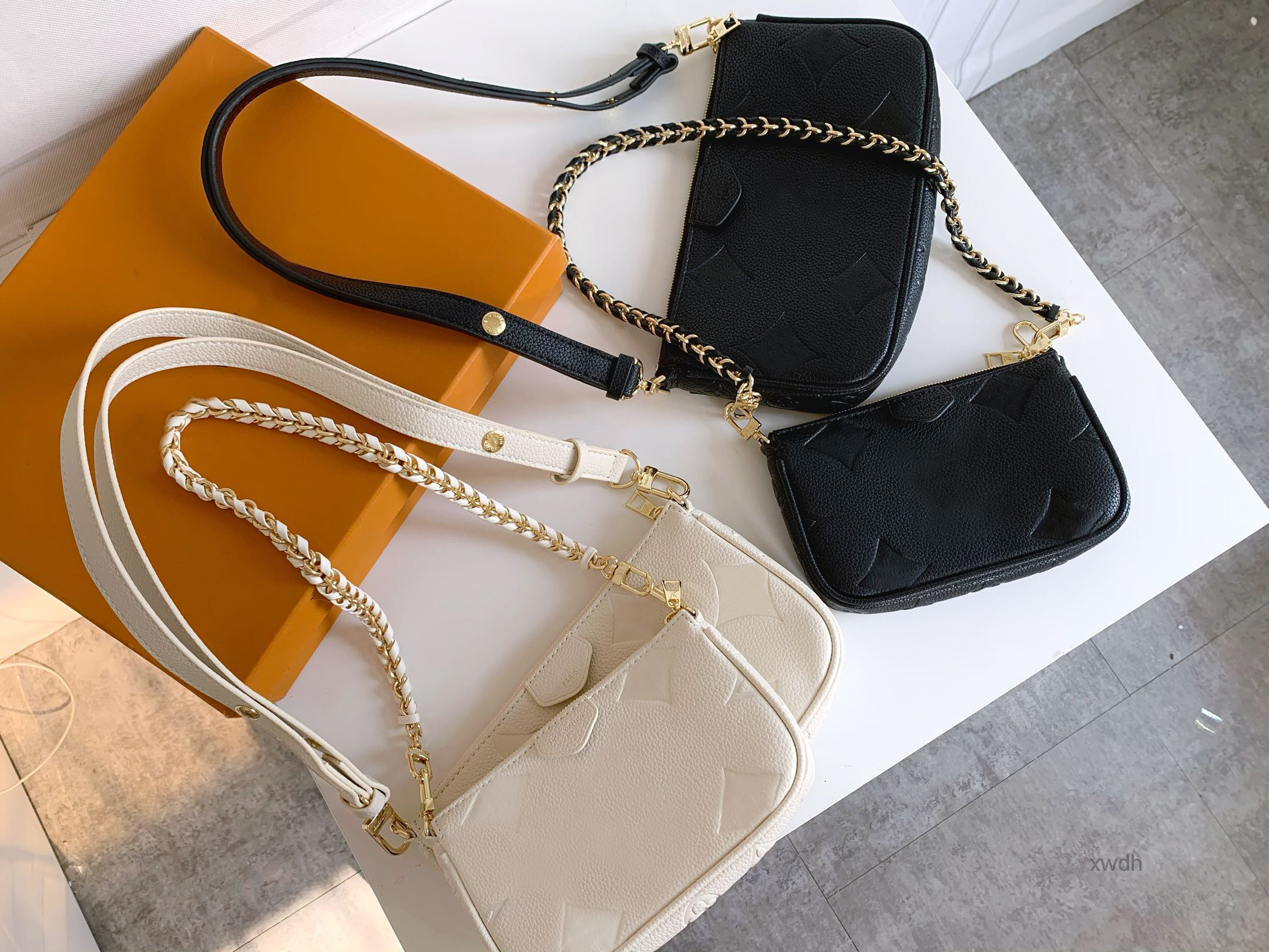 Evening Bags Designers Fashion Women Handbags Shoulder Bags Luxurys Lady Crossbody High Quality Classic Flowers Leather Messenger Purses Ch, Embossed monograms
Evening Bags Designers Fashion Women Handbags Shoulder Bags Luxurys Lady Crossbody High Quality Classic Flowers Leather Messenger Purses Ch, Embossed monograms