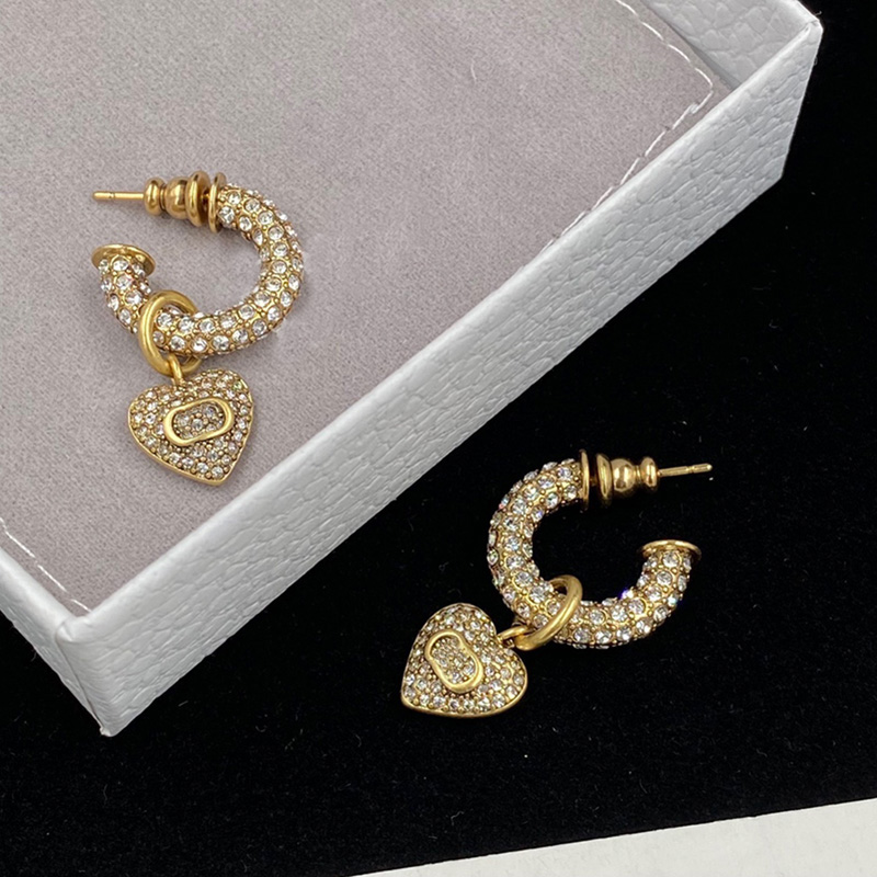 Designer Pearl Gold Stud Earrings For Women Hoop Earring Luxurys Designers Letter Pendant D Love Earrings Gift With Box D2202243Z
Designer Pearl Gold Stud Earrings For Women Hoop Earring Luxurys Designers Letter Pendant D Love Earrings Gift With Box D2202243Z