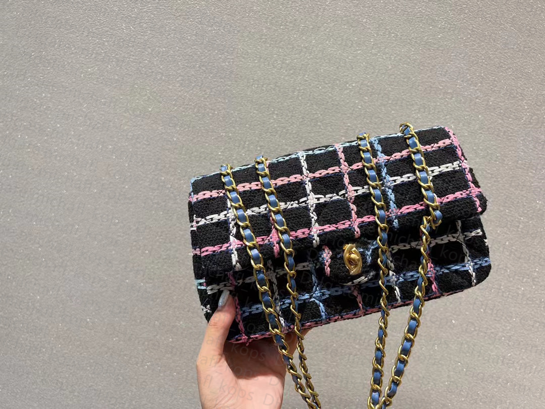 Luxury women woolen knit handmade shoulder bag chain large capacity fashion personality crossbody bag designer clasp clamshell, Pink
Luxury women woolen knit handmade shoulder bag chain large capacity fashion personality crossbody bag designer clasp clamshell, Pink
