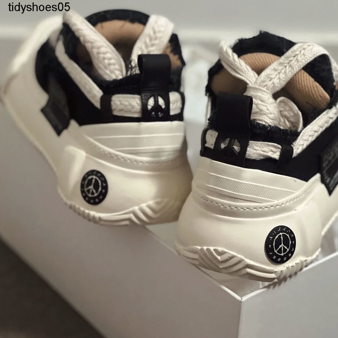 Jianhao Wu xVESSEL cotton candy hidden open laugh thick sole heightening beggar shoes canvas women's shoes KQ1O, White fragrance
Jianhao Wu xVESSEL cotton candy hidden open laugh thick sole heightening beggar shoes canvas women's shoes KQ1O, White fragrance