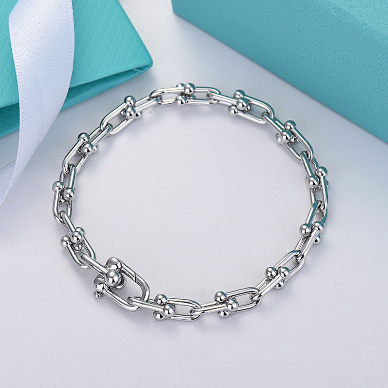 18K gold double u shape charm bracelet for women fashion luxury brand designer OL style bangle bracelets party wedding jewelry
18K gold double u shape charm bracelet for women fashion luxury brand designer OL style bangle bracelets party wedding jewelry